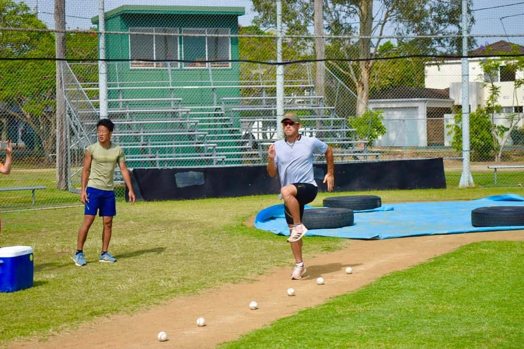 杉谷拳士さんのインスタグラム写真 - (杉谷拳士Instagram)「豪🇦🇺 【野生化計画〜Be Beast〜18日目】 残り1日となりました野生化計画。 今回のBEASTメニュー一覧です。  カンガルー🦘パンチ👊 ワラビーダッシュ🏃‍♂️ クロコダイル🐊ゲッツー シャーク🦈スライディング コアラ🐨ワーク  今回はワラビーダッシュ🏃‍♂️の一部を紹介します。  #野生化計画 #ワラビーダッシュ #オーストラリア #australia」1月13日 16時45分 - kenshi.02