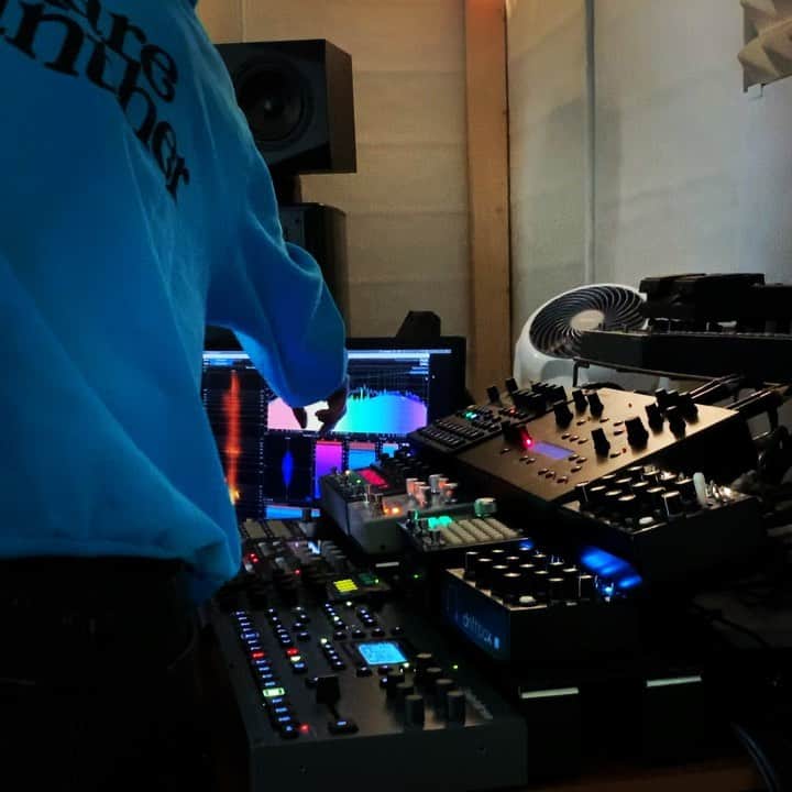 DJ DARUMAのインスタグラム：「とーにかく今日も今日とてスタジオで」