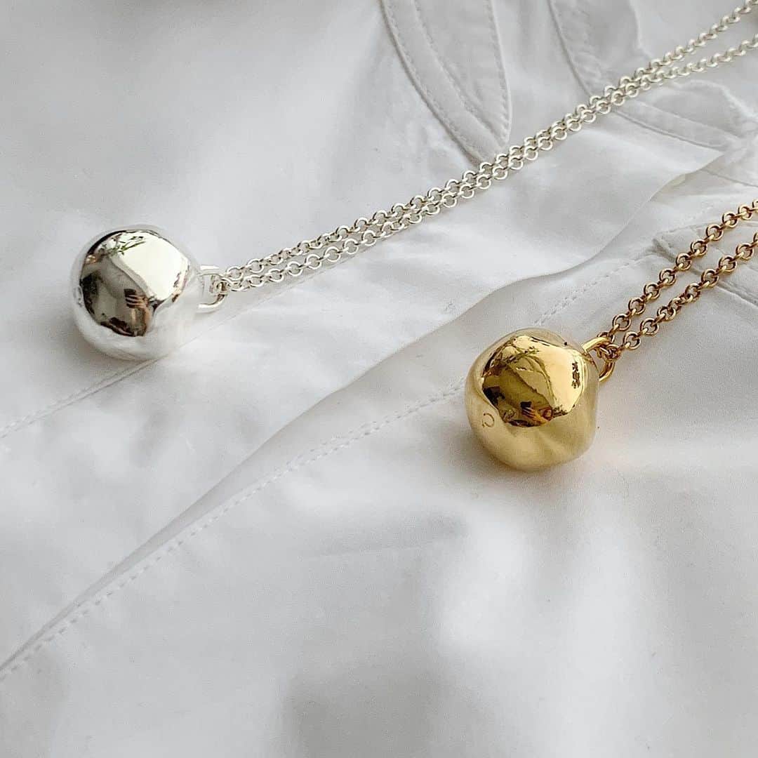 chieko6さんのインスタグラム写真 - (chieko6Instagram)「CHIEKO+ wonky ball necklace ・ 1/15 wed 21:00start→終了しました ・ 今回は写真のball necklaceのみの販売、 即納品です。数には限りがございます。 ・ 同日その他の商品の販売はございません。 どうぞよろしくおねがいします:-) ・ #chiekoplus #accessory #jewelry #oldceline  商品の詳細はホームページでご確認の上お求めください。」1月13日 16時46分 - chieko6