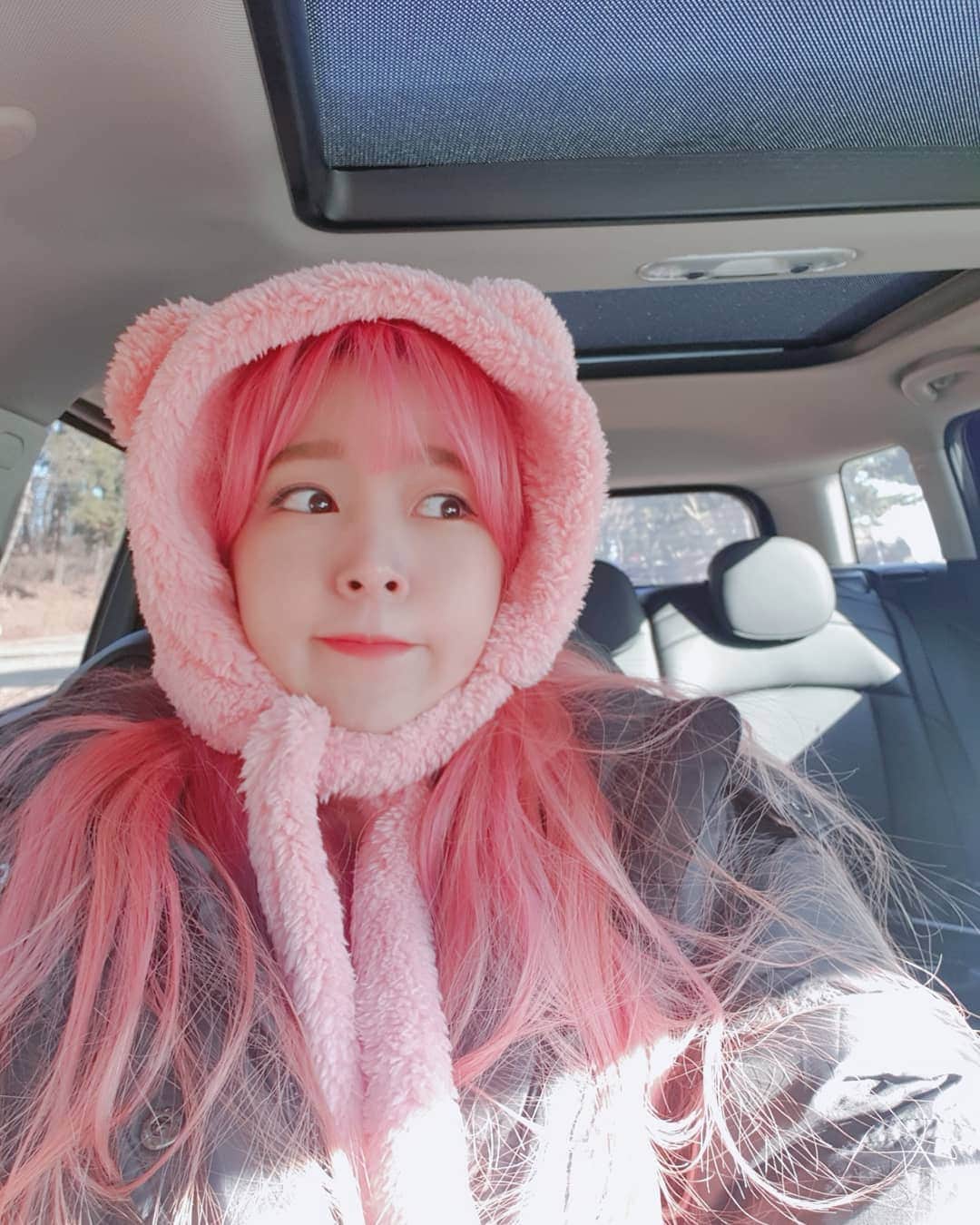 ウェイ のインスタグラム：「1. 캠핑장 도착! 신남  2. 설렘뿌잉 3. 바람소리에 약간 놀램 4. 나온지 5분.개툽다딥에ㅔ갈ㅇ래.ㅡㅣ..」
