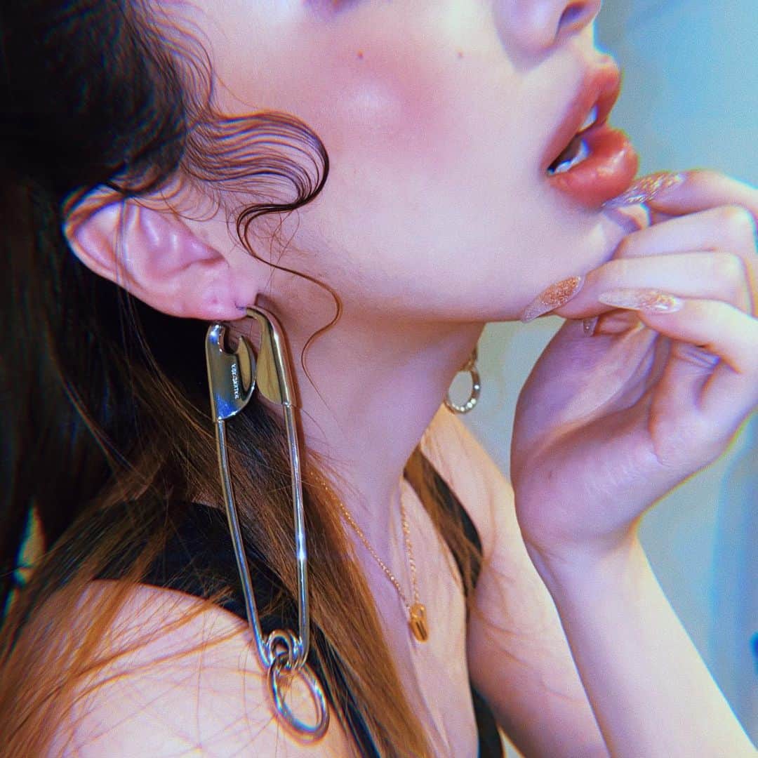 ポニーのインスタグラム：「⛓🧷🔗」