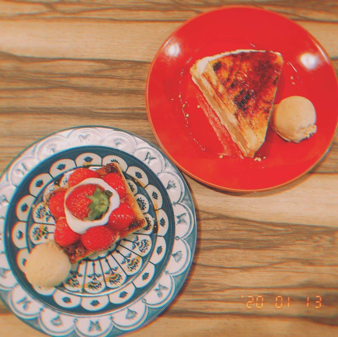 山田菜々美のインスタグラム：「. カフェ巡りもいいな☕️ . #カフェ #ケーキ」