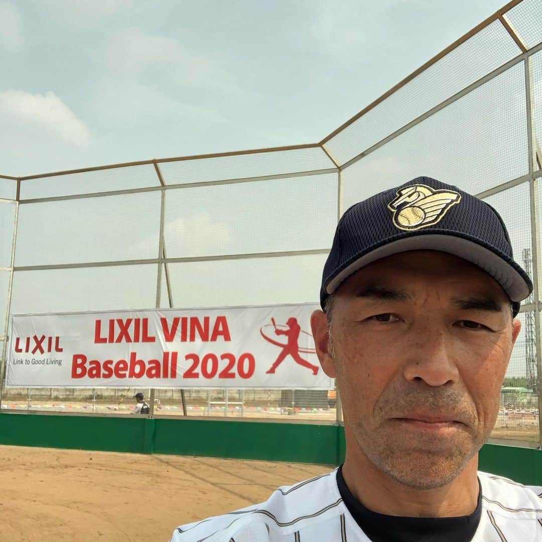 和田 一浩のインスタグラム：「ベトナムのホーチミンで名球会の野球教室を山田さんとしてきました。ホーチミンの日本学校で講演もしました。市場に行ったり楽しかったです。 #ベトナムホーチミン　#野球教室　#名球会　#山田久志　#和田一浩」
