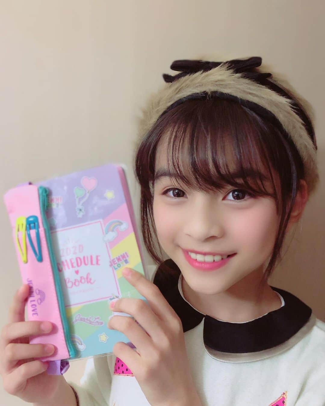 ニコ☆プチのインスタグラム：「💟 #プチモのふろくの使い方 💟﻿ ﻿ ﻿ ﻿ 13人目は、コハナ！！！﻿ ﻿ ﻿ 🐼コハナより🐼﻿ 私はスケジュール帳の後ろのノート部分に、手持ちのファッションアイテムを書き込んで『ファッション手帳』を作ってみたよ！﻿ コーデを組む時にどんなアイテムがあるか一目でわかるので便利だよ♫﻿ みんなも是非やってみてね╰(*´︶`*)╯﻿ ﻿ #ニコプチ　#ニコプチふろく　#コハナ﻿ #プチモ　#ジェニィラブ　#スケジュール帳﻿ #ペンケース　#スケジュール帳の使い方﻿ #手帳タイム　#ニコプチふろくのある生活」