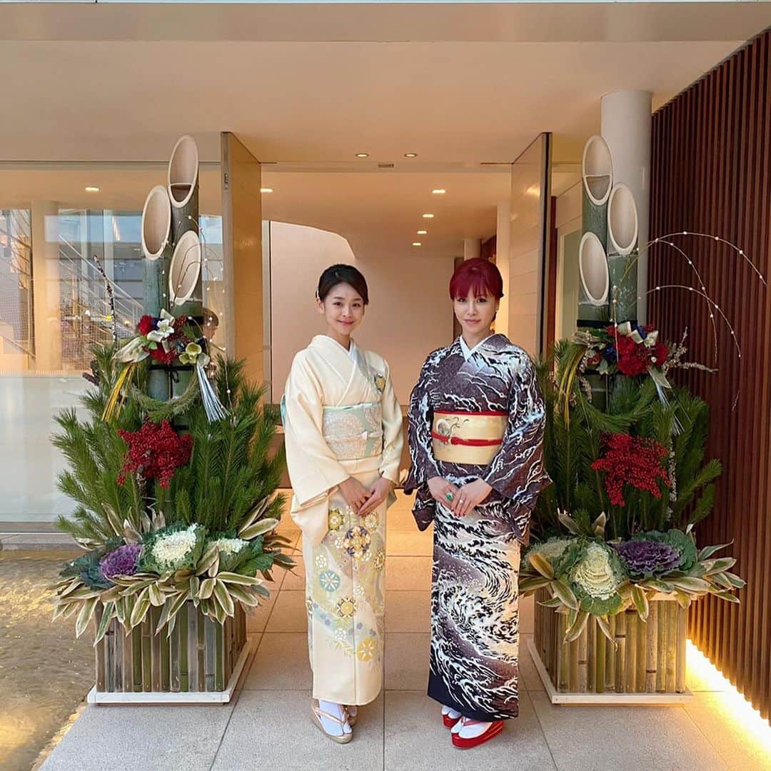 マッキーーーさんのインスタグラム写真 - (マッキーーーInstagram)「@vivichan1325 主催の新年会🎍ドレスコードはお着物で楽しかったです💕viviちゃんいつもありがとう💕 #新年会 #立派な門松 #着物　 #happynewyear  #japanesestyle  #kimono  #instagramer」1月13日 17時09分 - g_dramaki_