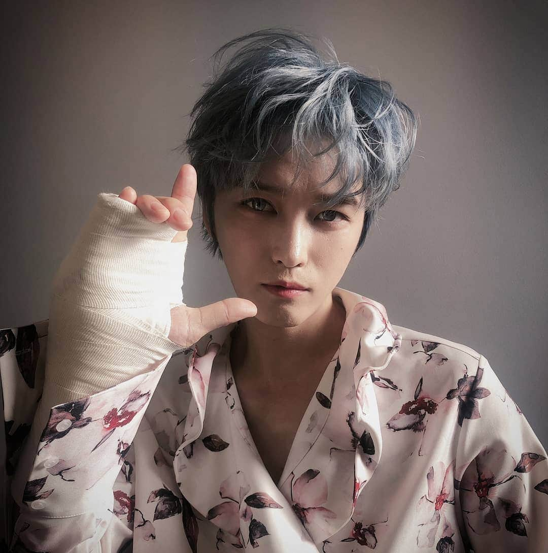 キム・ジェジュンさんのインスタグラム写真 - (キム・ジェジュンInstagram)「오랜만에 금발에서 벗어났습니다. 내일이면 음반 발매네요. 사랑의 감정을 담아 불렀습니다. 많이 들어주시면 감사하겠습니다^^ #애요 #여리디여린사랑을」1月13日 17時19分 - jj_1986_jj