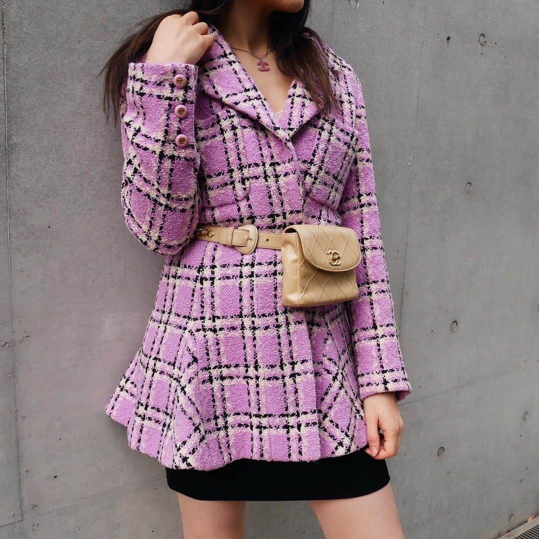Vintage Brand Boutique AMOREさんのインスタグラム写真 - (Vintage Brand Boutique AMOREInstagram)「Sold out +++ Vintage Chanel plaid wool tweed jacket from 1994. Size 38. ▶︎Free Shipping Worldwide✈️ ≫≫≫ DM for more information 📩 info@amorevintagetokyo.com #AMOREvintage #AMORETOKYO #tokyo #Omotesando #Aoyama #harajuku #vintage #vintageshop #ヴィンテージ #ヴィンテージショップ #アモーレ #アモーレトーキョー #表参道 #青山 #原宿#東京 #chanel #chanelvintage #vintagechanel #ヴィンテージ #シャネル #ヴィンテージシャネル #amorewardrobe #アモーレワードローブ」1月13日 17時27分 - amore_tokyo