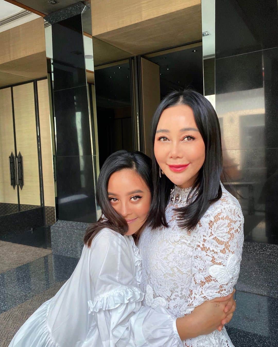 Amata Chittaseneeさんのインスタグラム写真 - (Amata ChittaseneeInstagram)「🎂 been around the Sun 32 times 🤙🏽 that’s only half the time that she’s been and I’m not nearly as cool as her at all 💖 I love you Mum 😊 Happy Birthday to everyone who’s born in January, I wish you all the very very best! 🌼 13/01/2020」1月13日 17時46分 - pearypie