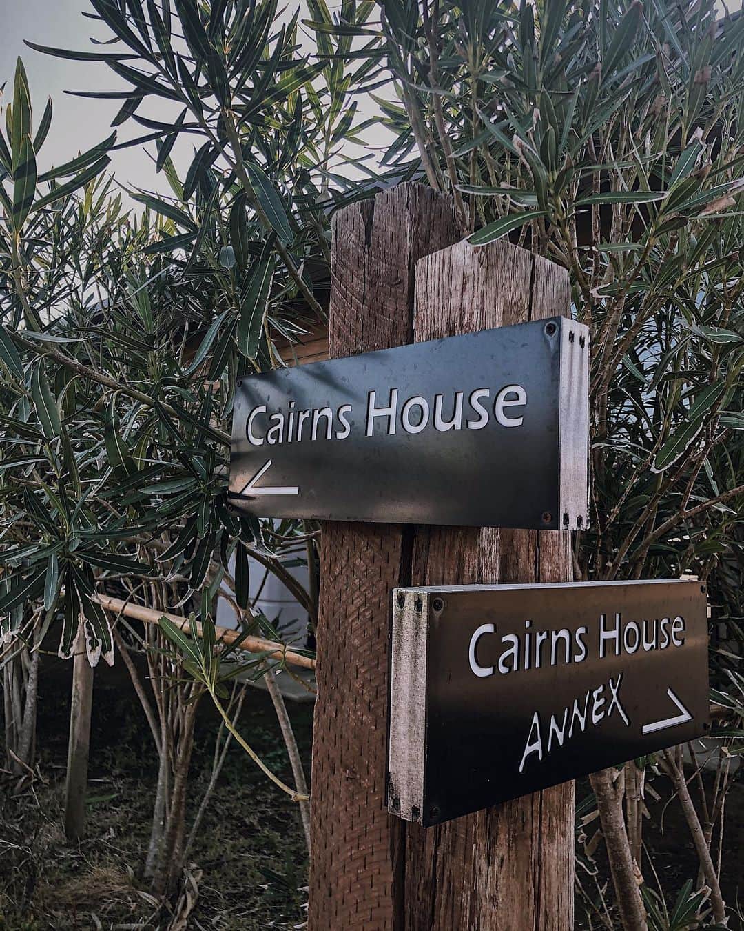 佐野真依子さんのインスタグラム写真 - (佐野真依子Instagram)「Cairns House / ケアンズハウスと Cairns House ANNEX/ ケアンズハウスアネックスは隣に隣接していて大人数だったので 今回はどちらもお借りしました✨ アネックスの方は海を感じるようなアートやインテリアでここもまた素敵すぎた🙈 5枚目以降がアネックスのほう♡ 可愛かったなあこんなお家にすみたいなあ🙈 @cairns.h2016  #ケアンズハウス #cairnshouse  #cairnshouseannex」1月13日 17時45分 - sanomaisanomai