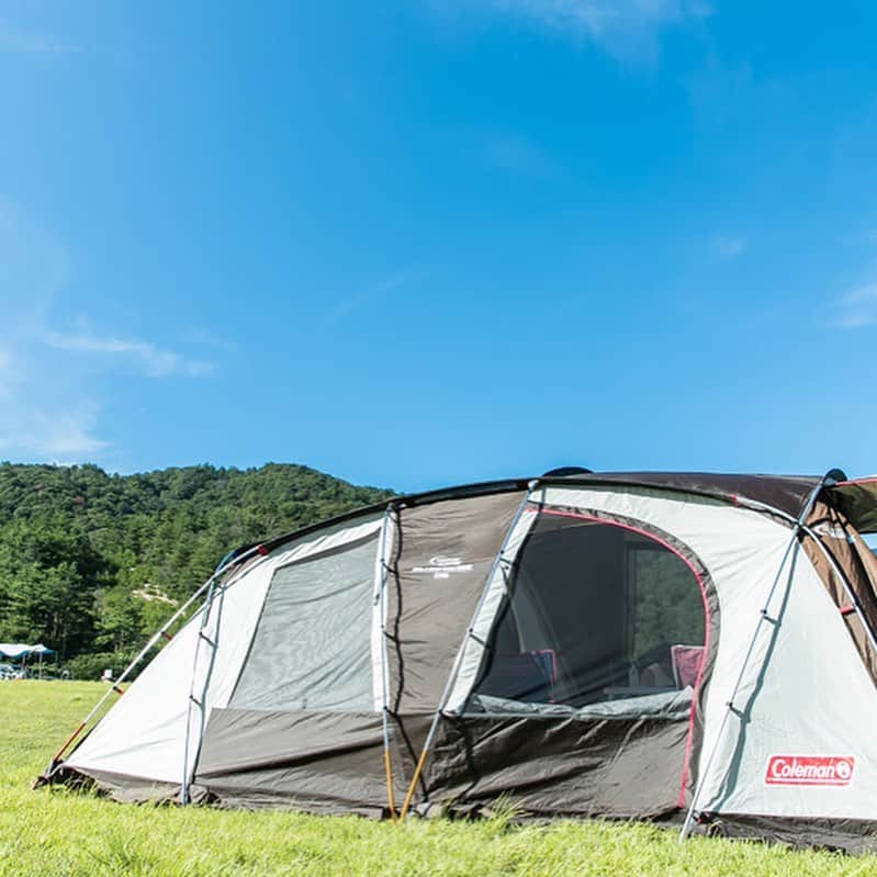 キャンプ情報サイト［ランタン］さんのインスタグラム写真 - (キャンプ情報サイト［ランタン］Instagram)「CAMP SMILE STYLE ／ 学生時代のお友達と のんびり楽しむキャンプ ＼ いろんなキャンパーのキャンプスタイルを現地取材と一般キャンパーからの投稿で数多く掲載してます。 . . 詳しくは @lantern.camp  webサイトをご覧ください . . #camp #camping #outdoor #travel #trip #lantern_smile #nature #キャンプ #キャンプ用品 #アウトドア #テント #自然 #旅行 #キャンプ初心者  #キャンプ好きな人と繋がりたい #マキノ高原キャンプ場 #コールマン #2ルームテント #グループキャンプ」1月13日 17時54分 - lantern.camp