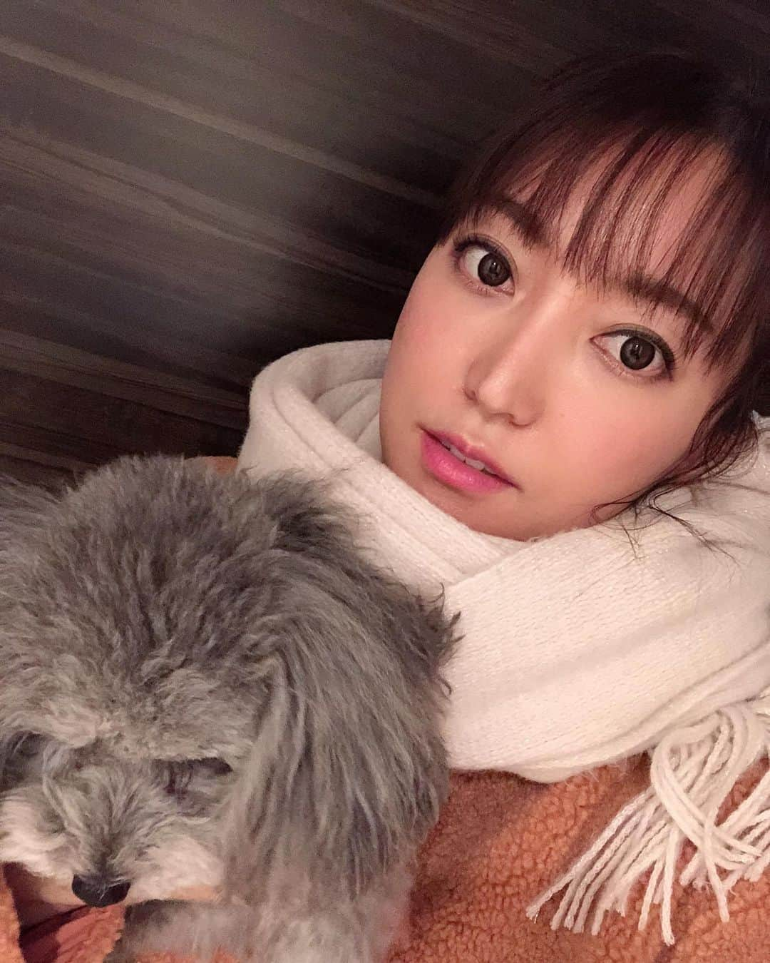 加藤綾菜さんのインスタグラム写真 - (加藤綾菜Instagram)「前髪切るかどうかの、しょうもないストーリーあげてすいません‼️笑 切った方が70%だったから切りました❤️ 明日、1月14日(火)ラジオ生放送です✨ 文化放送　くにまるジャパン😉 私は朝の10時〜10時40分です💕 お時間ある方は是非❤️」1月13日 17時49分 - katoayana0412