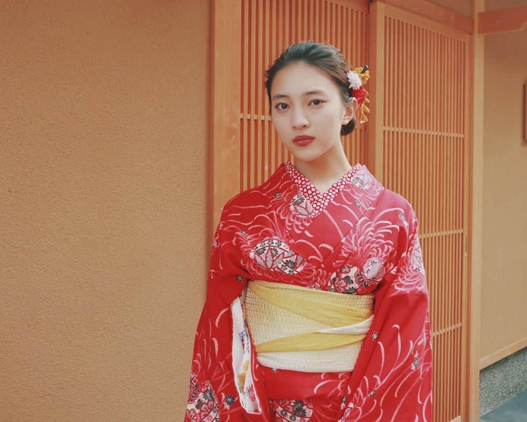 久保田紗友さんのインスタグラム写真 - (久保田紗友Instagram)「新成人の皆様、おめでとうございます！ 私も成人の仲間入りです。 人生まだまだこれから、 楽しんでいきましょうね #成人の日」1月13日 17時50分 - kubotasayu