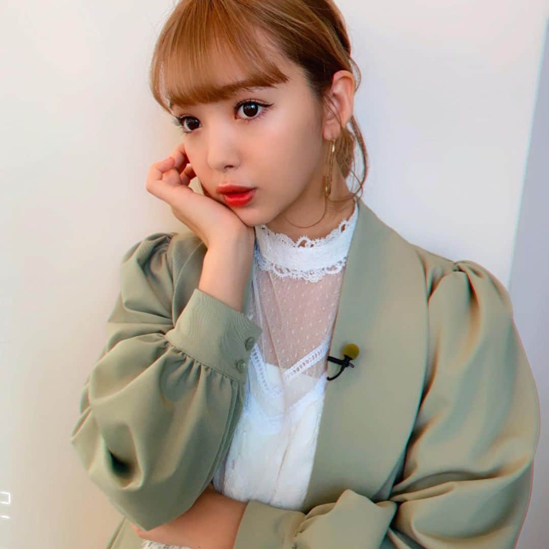 高橋有紀のインスタグラム：「昨日も夜遅くまで働いていたにこちゃん、今日も朝からお仕事でした☺︎ #ヒルナンにこるん」