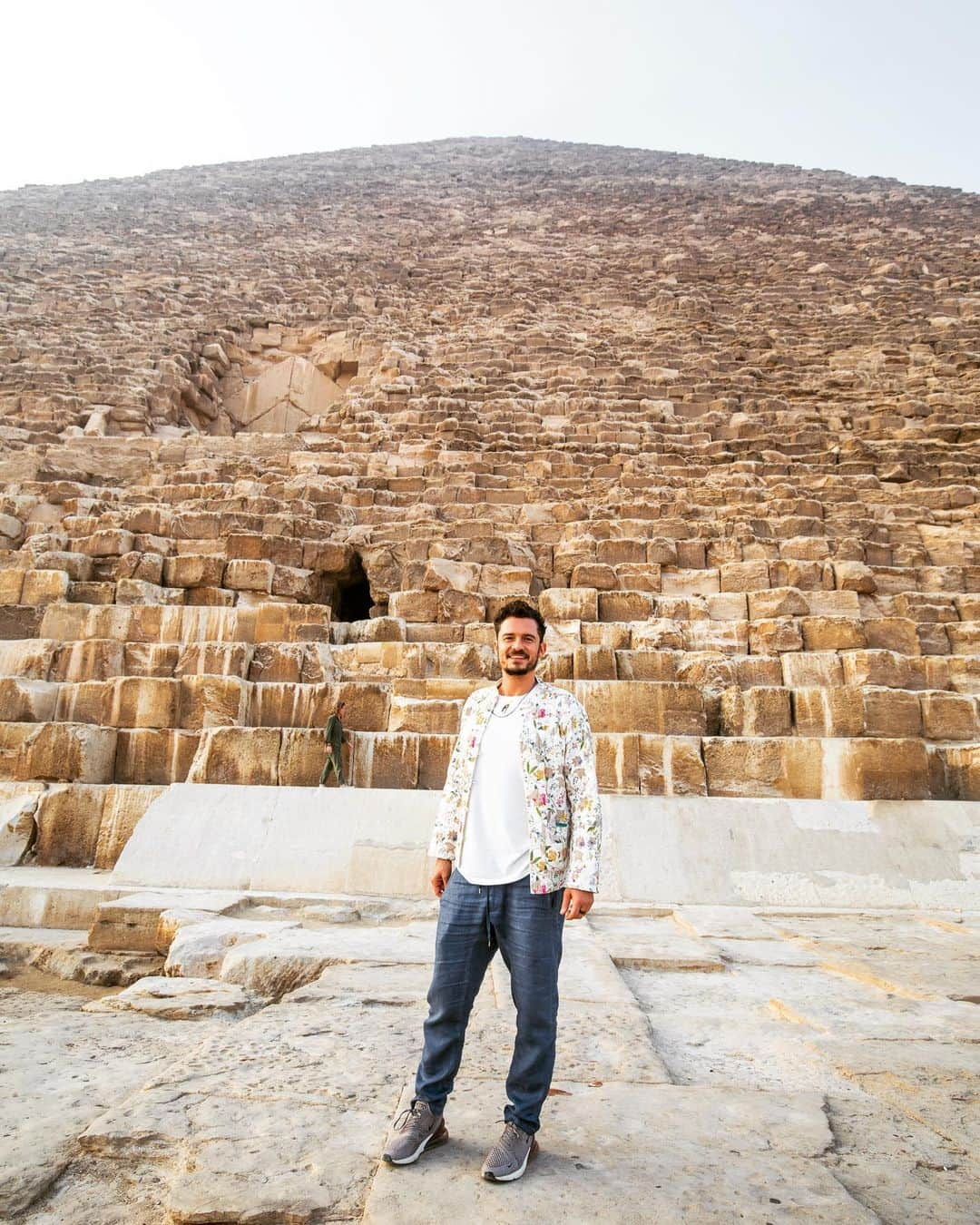 ケイティ・ペリーさんのインスタグラム写真 - (ケイティ・ペリーInstagram)「Many people wonder how the pyramids were actually built... but me, I am in constant awe and wonder of how such a loving/kind/compassionate/supportive/talented/deeply spiritual/did I mention incredibly good looking/James Bond of a human being can actually exist in the flesh!  There’s a reason why all animals and children run straight into his arms... It’s his heart, so pure. I love you Orlando Jonathan Blanchard Copeland Bloom. Happiest 43rd year. ♥️🎂♠️」1月13日 18時33分 - katyperry