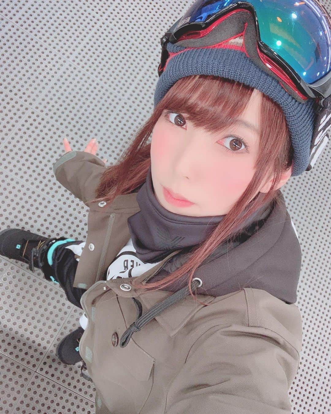 波多野結衣さんのインスタグラム写真 - (波多野結衣Instagram)「スノボ🏂 GALAきたよ！雪かたかった😢 今シーズンはグラトリの練習をして少しでも技を習得したいな…☃ . . #スノボ #gala湯沢 #グラトリ #練習あるのみ #雪かたいけど #楽しい」1月13日 18時40分 - hatachan524