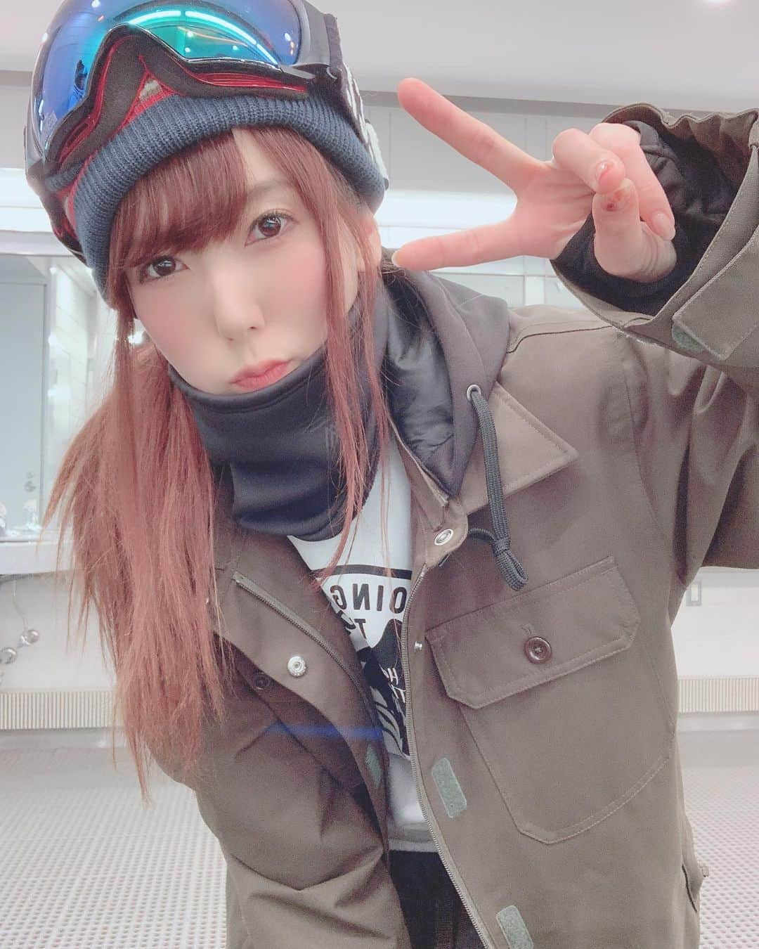 波多野結衣さんのインスタグラム写真 - (波多野結衣Instagram)「スノボ🏂 GALAきたよ！雪かたかった😢 今シーズンはグラトリの練習をして少しでも技を習得したいな…☃ . . #スノボ #gala湯沢 #グラトリ #練習あるのみ #雪かたいけど #楽しい」1月13日 18時40分 - hatachan524