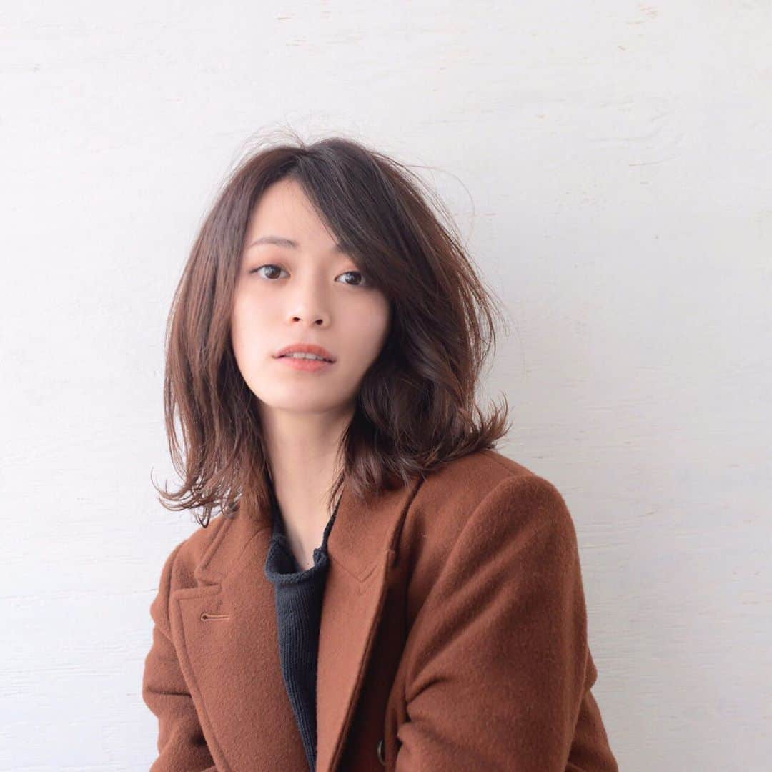 坂田梨香子さんのインスタグラム写真 - (坂田梨香子Instagram)「新年初のヘアメンテナンスへ @aokijingo の元へ💐  ナチュラルレッドです。」1月13日 18時43分 - rikakosakata_official