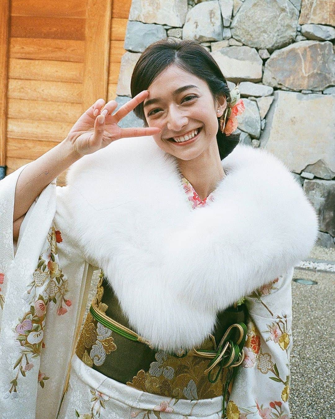 Cazumaxのインスタグラム：「まなちゃん成人式おめでとー✨✨✨ #contaxt2 #film #成人式 #ナイスホリデー」