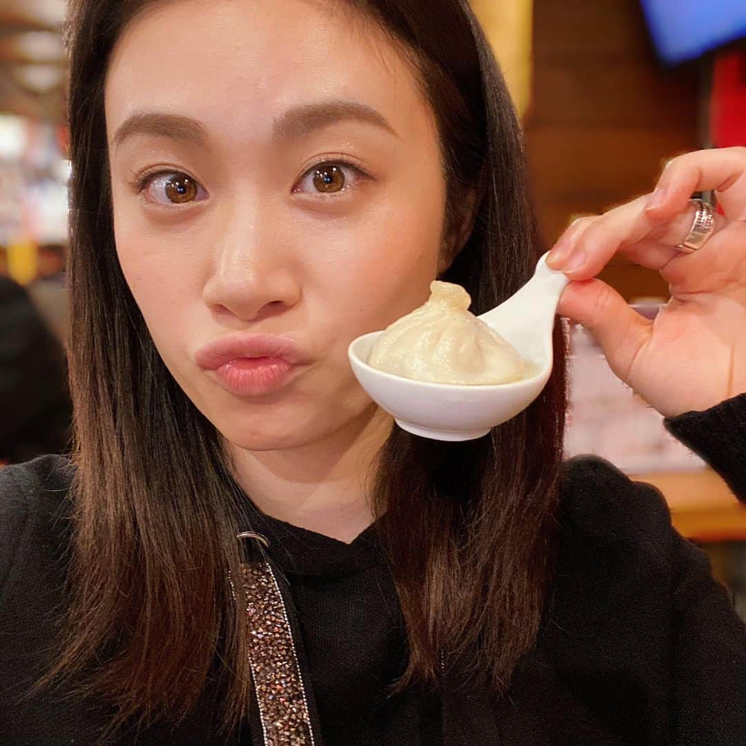 鈴木芳奈さんのインスタグラム写真 - (鈴木芳奈Instagram)「美味しかった小籠包www 食べながら #謝罪会見プランナー での私の旦那が小籠包を食レポしてたのを思い出してひとりでニヤニヤしてたな 熱くて食べてる写真は撮れなかったけど、めちゃくちゃ美味しかった✨　#小籠包 #食べ物インスタになりがち #でも美味しかったしアップする #これは朝方6時の写真 #朝から小籠包 #いただきました」1月13日 18時51分 - tachibana_kanna