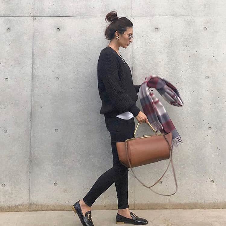Locariのインスタグラム：「【防寒とオシャレを両立♡「真冬の黒スキニーコーデ」10連発】 ぜひ記事をチェックしてみてください😊✨ phot by @aya_green1010 さん . . #防寒#コーデ#ファッション#fashion#おしゃれ#防寒コーデ」
