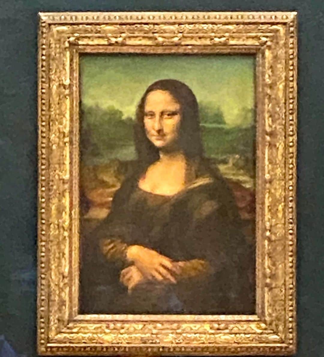 牛窪万里子さんのインスタグラム写真 - (牛窪万里子Instagram)「ルーブル美術館にて。  ルイ15世の王冠の美しさに目を奪われ、モナリザの人気は変わらず長い列でしたが、その魅力はやはり並ぶ価値ありです。  #ルーブル美術館 #モナリザ #ルイ15世 #王冠  #美しい王冠の世界  #フランス #世界一の美術館  #パリ #アート #美術館 #フランス旅行  #パリ旅行」1月13日 18時57分 - mariko_ushikubo