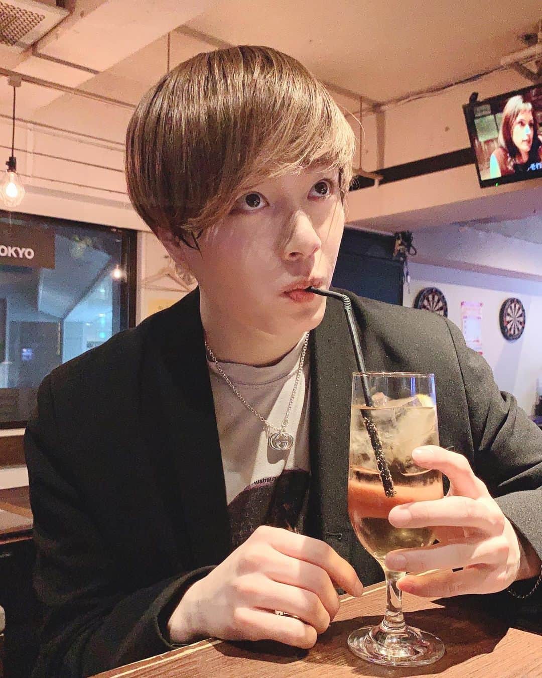 内海大輔さんのインスタグラム写真 - (内海大輔Instagram)「・ ・ ・ ・ ・ ・ジンジャエール✌🏻✌🏻✌🏻 ・ ・美味しいよね〜❣️❣️ ・ ・たまーーに飲む👶🏻 ・ ・ライブ後飲むと美味しい😚 ・ ・ #内海大輔 #ジンジャエール#渋谷カフェ#セットアップコーデ」1月13日 19時01分 - daisuke_utsumi