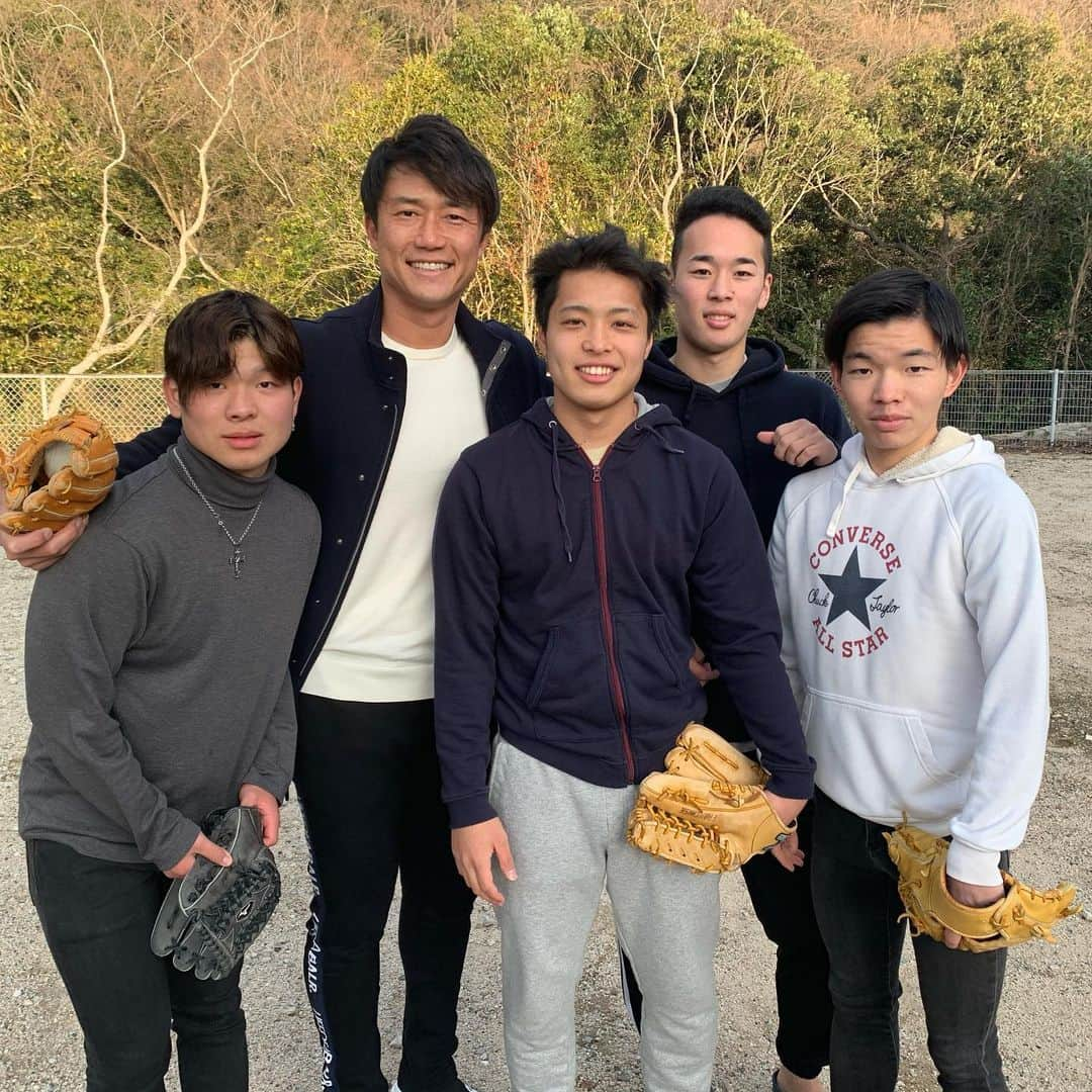 新井良太さんのインスタグラム写真 - (新井良太Instagram)「今年も皆に会いに行ってきました‼︎ありがとう❗️ また一緒に頑張ろうな💪」1月13日 19時09分 - ryota.arai_official