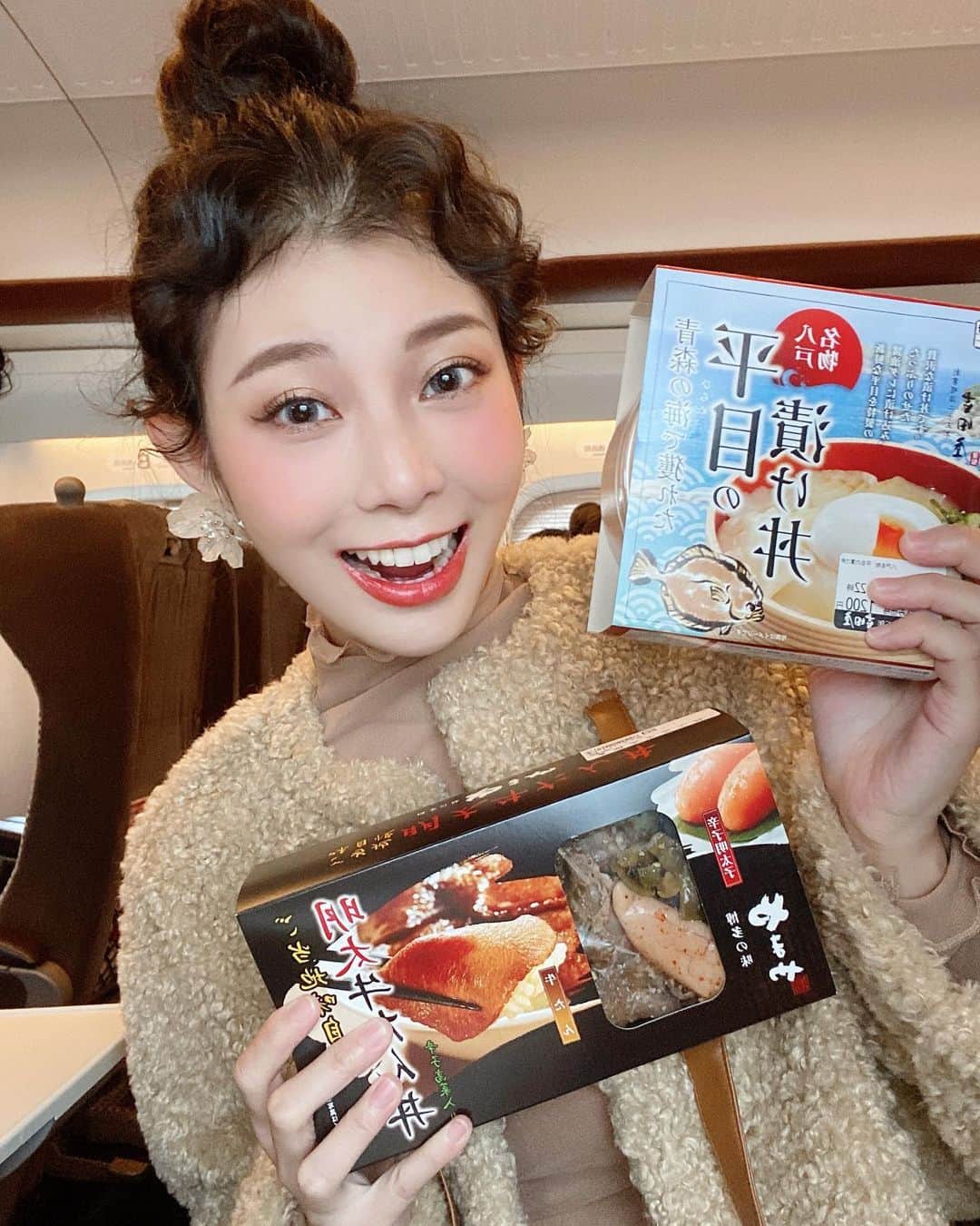 張香香さんのインスタグラム写真 - (張香香Instagram)「坐新幹線最期待的就是吃便當🍱 所以我買了兩個😛🤤👍🏻」1月13日 19時09分 - m40925