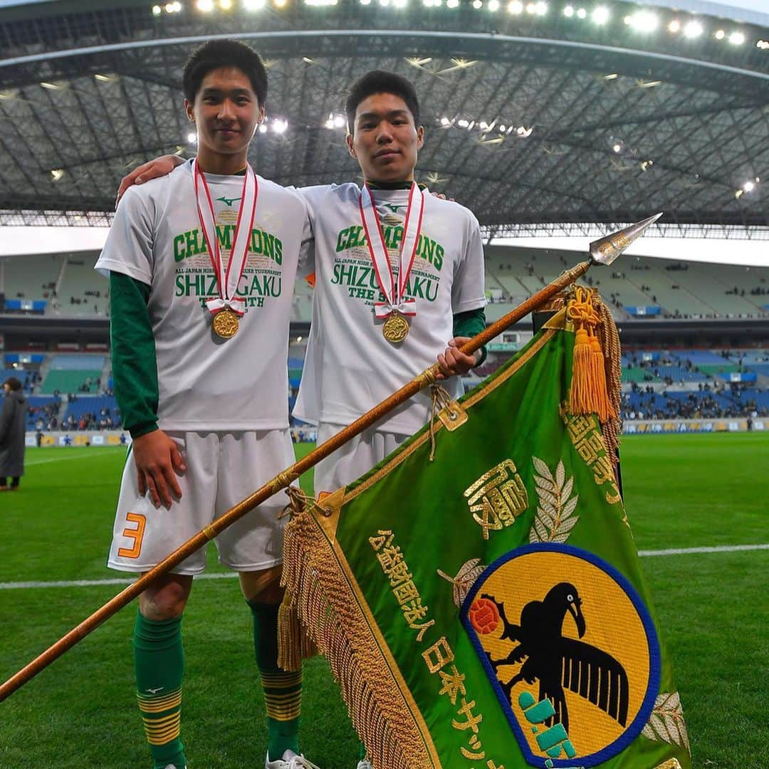 ゲキサカさんのインスタグラム写真 - (ゲキサカInstagram)「静岡学園が劇的勝利で選手権制す  #高校サッカー #高校サッカー選手権 #全国高等学校サッカー選手権大会  #第98回全国高校サッカー選手権大会  #選手権 #🏆 #決勝 #優勝 #champion #青森山田 #青森県 #静岡学園 #静岡県 #soccer #football #サッカー #⚽️ #gekisaka #ゲキサカ ©︎KokiNAGAHAMA」1月13日 19時30分 - gekisaka