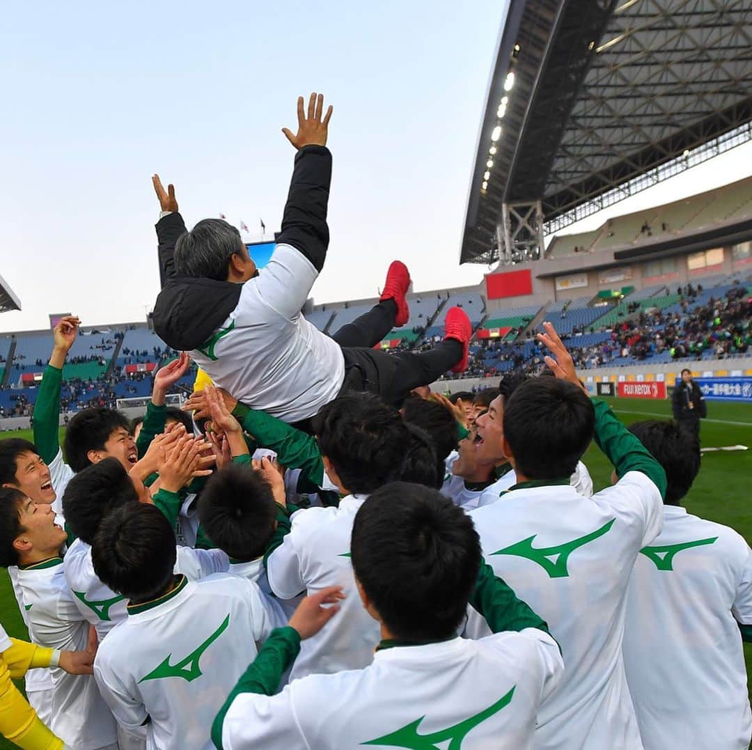 ゲキサカさんのインスタグラム写真 - (ゲキサカInstagram)「静岡学園が劇的勝利で選手権制す  #高校サッカー #高校サッカー選手権 #全国高等学校サッカー選手権大会  #第98回全国高校サッカー選手権大会  #選手権 #🏆 #決勝 #優勝 #champion #青森山田 #青森県 #静岡学園 #静岡県 #soccer #football #サッカー #⚽️ #gekisaka #ゲキサカ ©︎KokiNAGAHAMA」1月13日 19時30分 - gekisaka