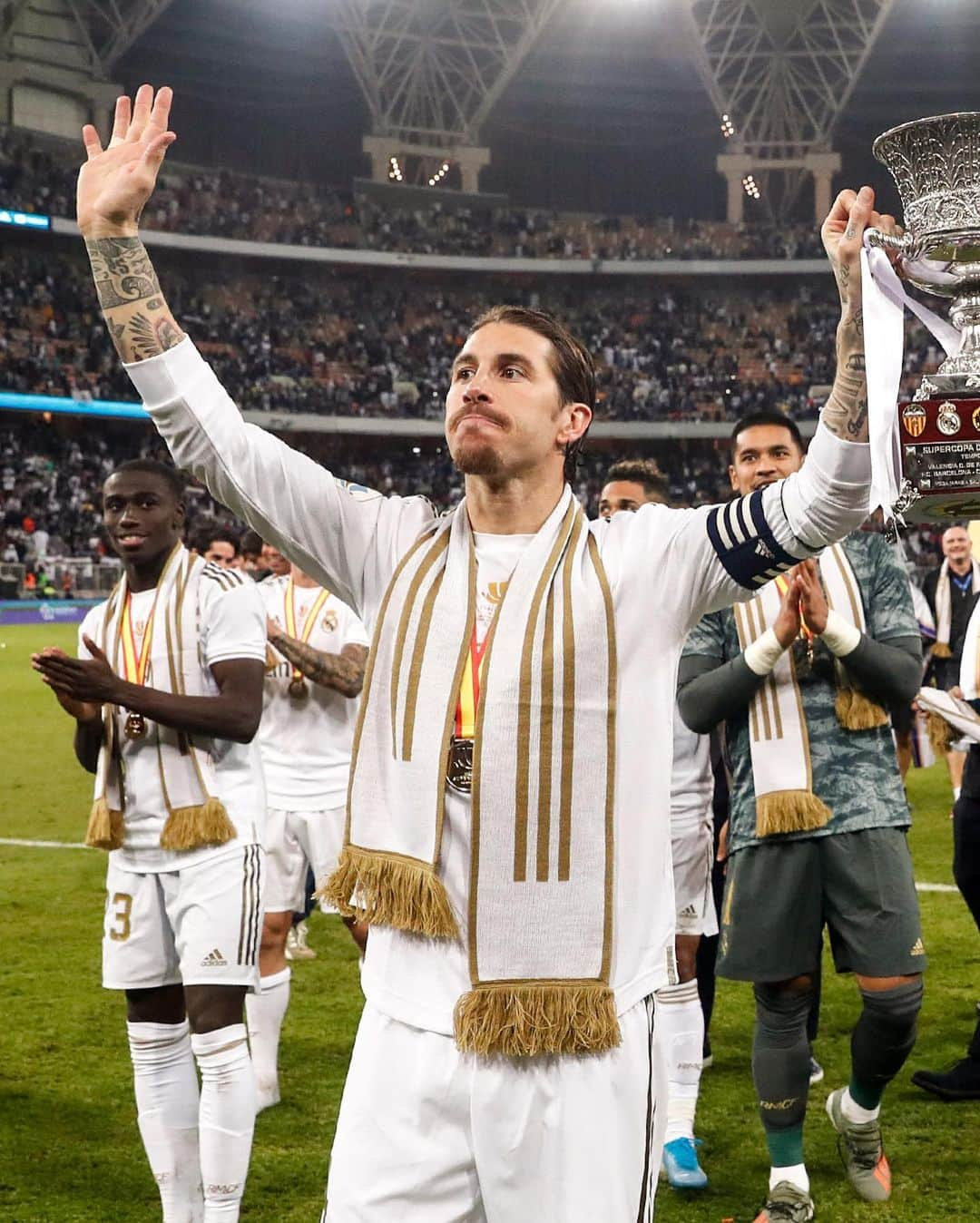 レアル・マドリードさんのインスタグラム写真 - (レアル・マドリードInstagram)「🇪🇸 @SergioRamos 🇧🇷 @Marcelotwelve 🏆 42 trophies together at @RealMadrid! 🤩 ¡42 trofeos juntos en el Real Madrid! #Supercampeones | #RMSuperCopa」1月13日 19時36分 - realmadrid