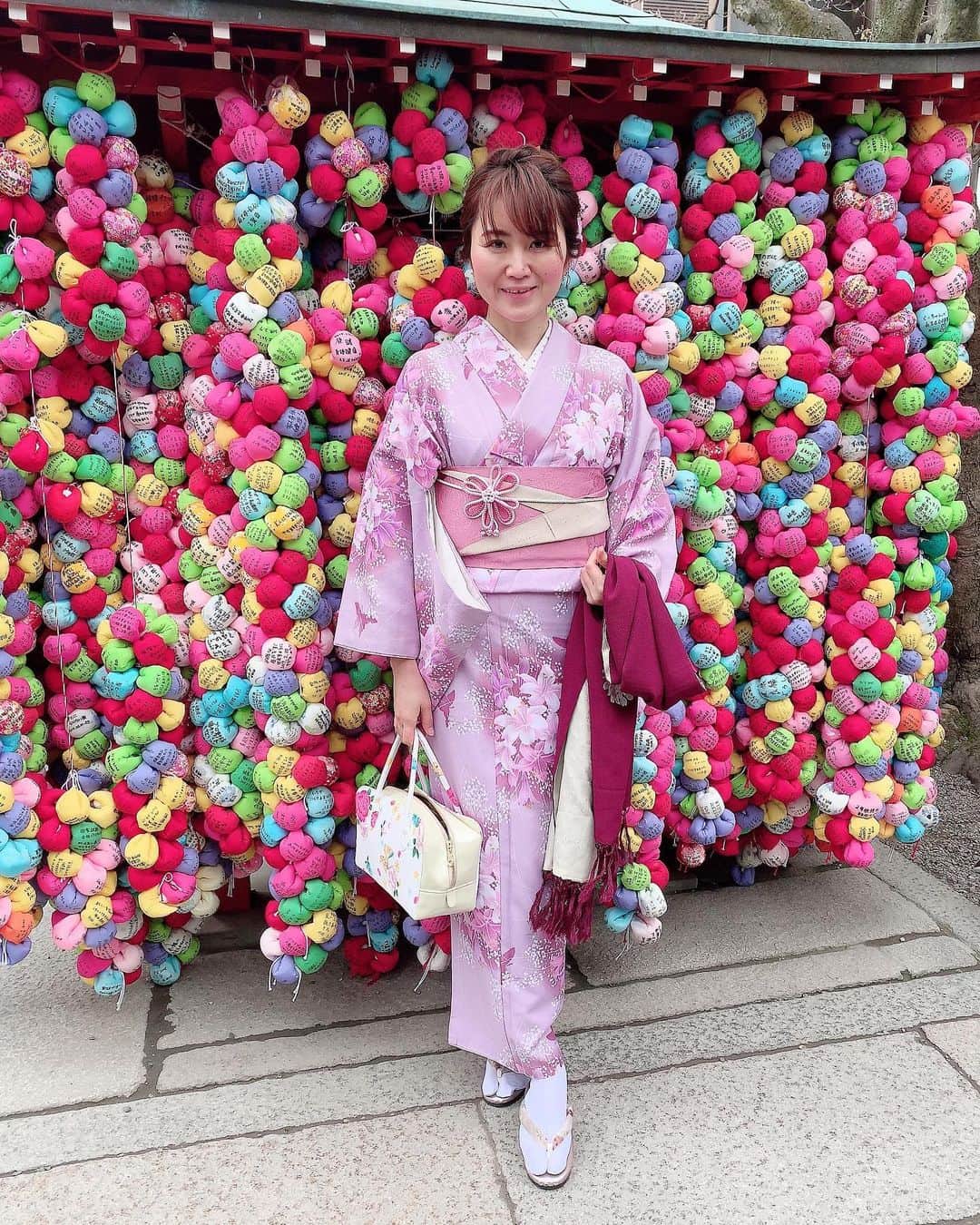 Miku Hirata 平田未来さんのインスタグラム写真 - (Miku Hirata 平田未来Instagram)「#成人式 おめでとうございます🎊 私はもちろん、違いますが😂w ❤️ * お正月のために、とっておいた #京都旅行 での、レンタル着物👘❣️ このところ、のんびりしすぎていて、 アップがなかなかできず 今日にしました🥰 * * #元成人の日 生まれの私としましては、 毎年なんにちが成人式になるのか、 妙に気になる🤔🎂 個人的には、#2度目の二十歳 という言葉にも積極的に近づくべきなのだろうけど…🤔 *  #成人の日 #成人の日おめでとう #京都観光 #八坂庚申堂 #京都観光スポット  #roccaandfriendscoffeflow #roccaandfriends #kyoto #kyotocafe #京都着物レンタル #京都着物デート #ママ着物 #ママコーディネート #着物コーデ」1月13日 19時38分 - miku.hirata