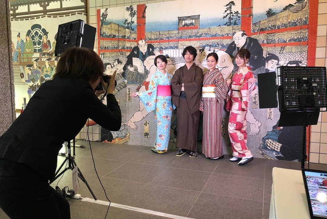 日本相撲協会さんのインスタグラム写真 - (日本相撲協会Instagram)「本日は和装day🌸﻿ 和装dayに来場すると、特典が盛りだくさん！ プロカメラマンの撮影会、 和装day限定グッズをプレゼント、 行司さんとの撮影会など！  国技館で着物のレンタル＆着付けサービスも行っています。 次回は９日目（１月２０日）に開催！ ﻿ @sumokyokai ﻿ #sumo﻿  #相撲 ﻿ #力士﻿ #お相撲さん﻿ #大相撲 ﻿ #初場所 ﻿ #一月場所 ﻿  #和装﻿ #着物﻿ #和装day﻿ #きもの﻿ #着物レンタル﻿ #着物コーディネート﻿ #着物女子﻿ #着物デート﻿ #きものコーデ﻿ #日本 ﻿ #japan ﻿ #sumo﻿ #sumowrestling﻿ #japanculture﻿ #japaneseculture﻿」1月13日 19時44分 - sumokyokai