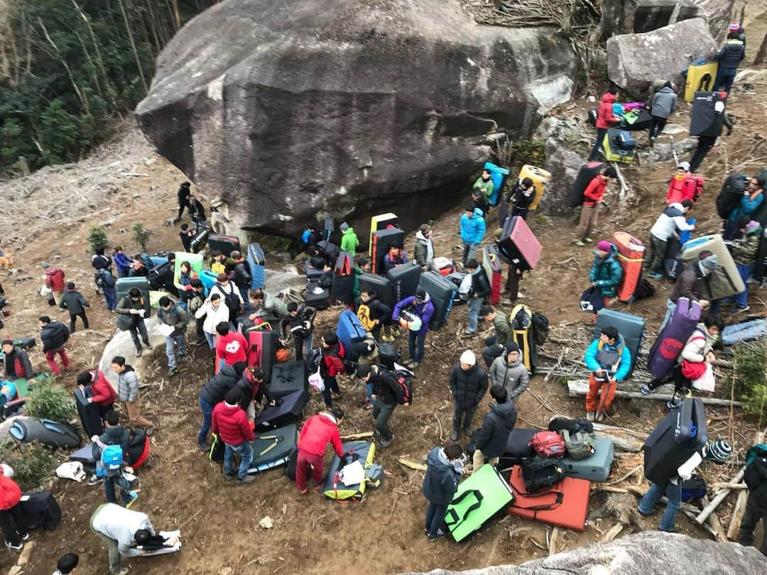 小山田大さんのインスタグラム写真 - (小山田大Instagram)「比叡山カランコロンエリア公開イベント無事終了しました。 参加者２５０人！ 天候にも恵まれ怪我人も無く大成功のうちに幕を閉じました。  イベント中、皆さんの楽しそうに登っている姿を見て、辛い開拓作業が報われた気がしました。  現在、新しいエリアを開拓中です。 公開を楽しみにお待ちください。」1月13日 19時44分 - dai_koyamada