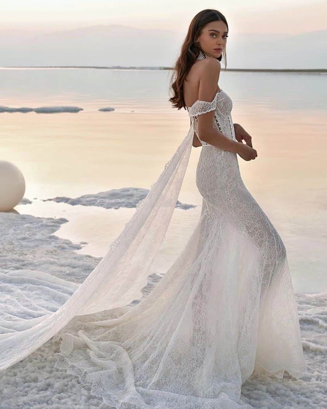 Zhenya Katavaのインスタグラム：「🤍」