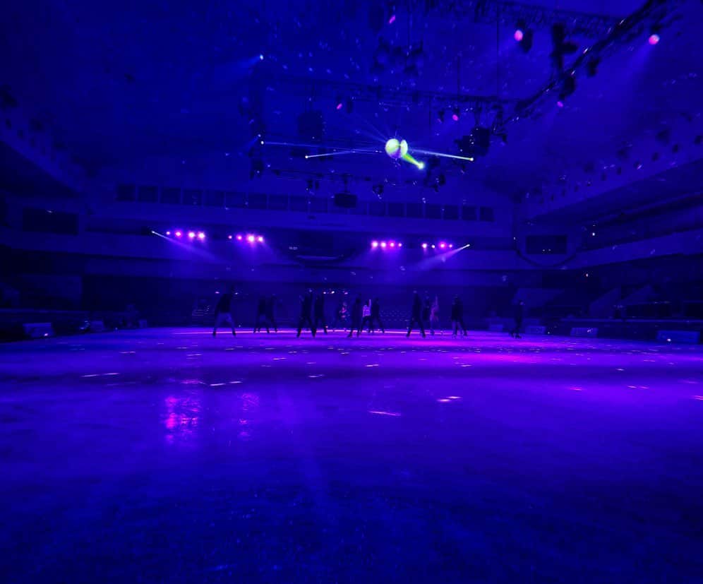 村元哉中のインスタグラム：「ICE EXPLOSION 2020💥 最高の5日間でしたぁああ！ 2020年の新たなスタートをこのアイスショーで切れて 本当に感謝です。 USMさん、テレビ東京さん、そして関係者の方々の 皆様、ありがとうございました！ グループナンバーでは宮本笑里さんの素晴らしい生演奏で氷の上で物語を描けた事も一生の思い出になります🎻🌹✨また、ソロまで滑らせていただき改めてスケートが大好きなんだなぁ〜と実感。 いっぱい書きたい事あるけど、、とりあえず、、 THANKYOU！！！！😆 The time is now !!! 氷爆！最高！🔥 ⠀ #IE2020 #氷爆 #アイスダンス #アイスショー #余韻に浸るの巻 #ありがとうございました (Pic No.2 Credits: Quadruple Axel 小橋城)」