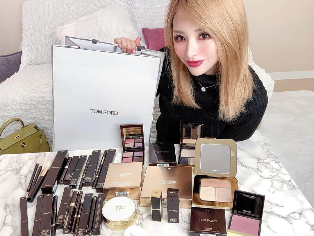 門りょうさんのインスタグラム写真 - (門りょうInstagram)「リクエスト1位　#TOMFORD 全部買い❤️ #youtube #門りょうチャンネル」1月13日 20時19分 - rio19891015