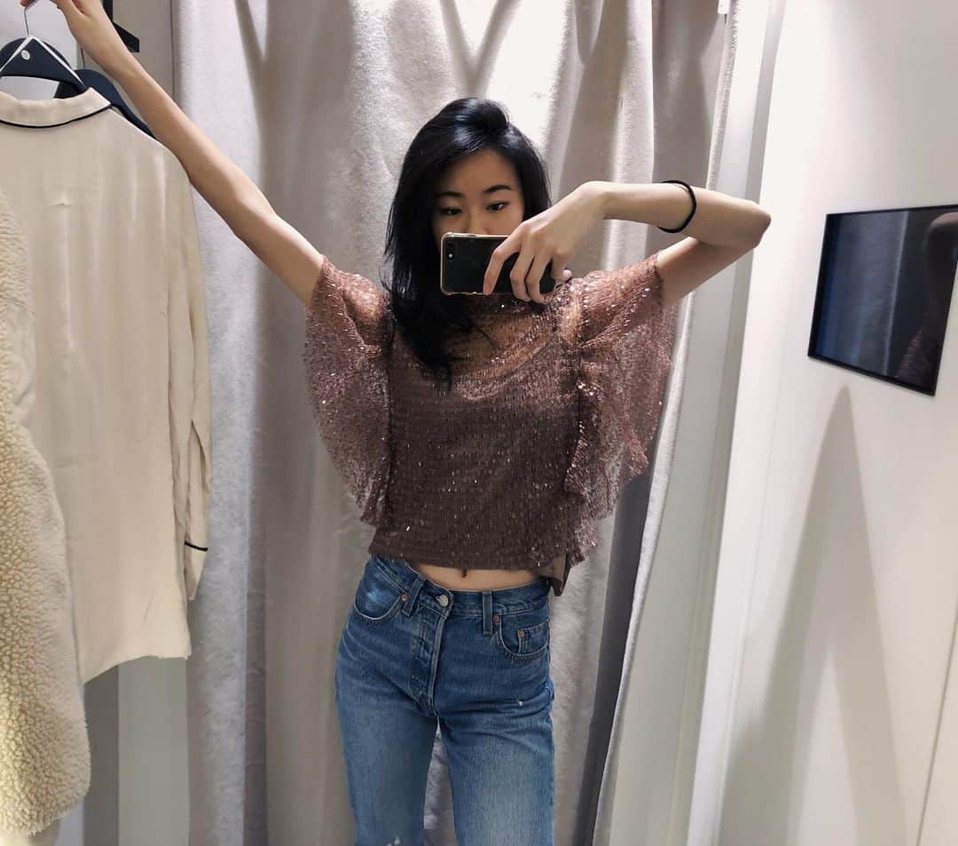 芦田ユリナのインスタグラム：「Dressing room fun ⚡️」