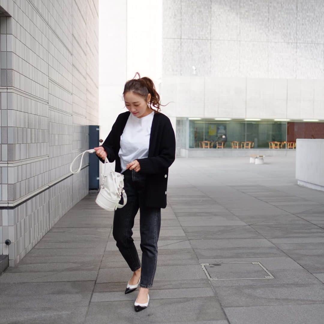 Keikooooooのインスタグラム：「コーデ♣︎♤ シンプルに🤗 @blanc_official.jp のカーデ着回し👌 denim @zara #zara shoes、bag @ohgaofficial #ohga T shirt @stunninglure #stunninglure」