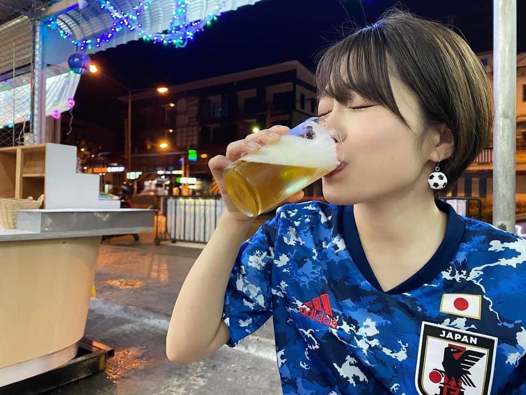 峰麻美さんのインスタグラム写真 - (峰麻美Instagram)「そして、飲む🍺  #soccer  #football #japannationalteam  #daihyo #samuraiblue #u23 #afcu23championship  #thailand #bangkok  #beer #beerstagram  #ilovebeer #chang #u23日本代表 #東京五輪世代 #サウジアラビア戦 #タイビール #ビールクズ #ビール党 #クズ活」1月13日 20時43分 - asaaaaami.0702