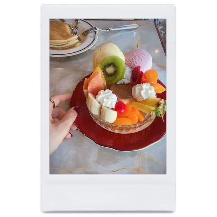 「SNOW」顔認識カメラアプリのグルメインスタ