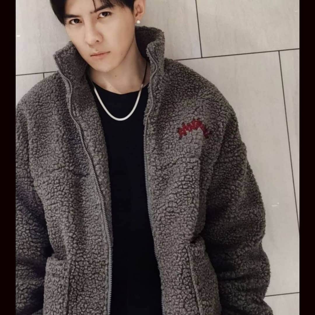 ダンソン・タンのインスタグラム：「聰明只是條件 執著才是關鍵 - @hotheart.studio 🔥🖤 #哲分享 #HOTHEART #DT #唐禹哲 #SEVENDAYS」