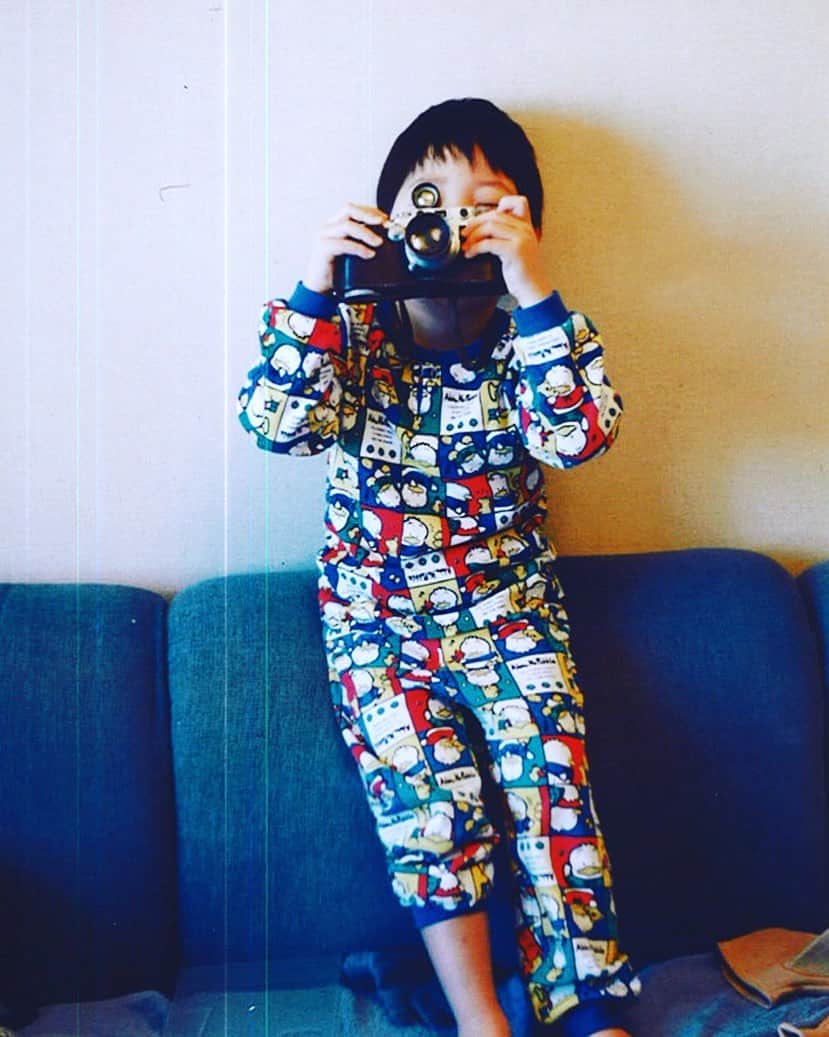 相原コージさんのインスタグラム写真 - (相原コージInstagram)「子供とクラカメ。　#クラカメ　#フイルムカメラ  #子供　#ライカIII C #leica III C」1月13日 20時51分 - kojiaihara