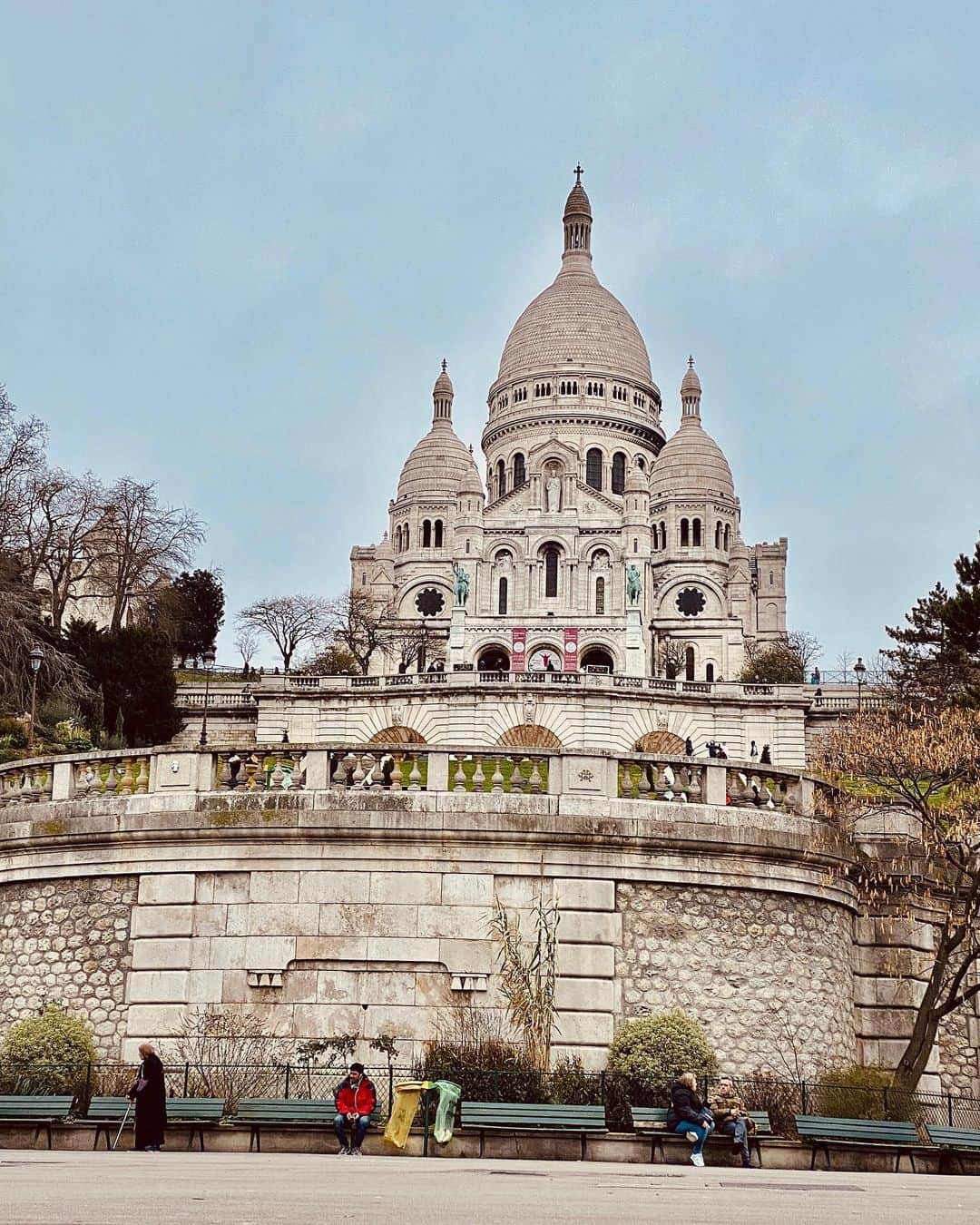 カロリーヌ・ド・メグレのインスタグラム：「Morning Paris 🇫🇷」