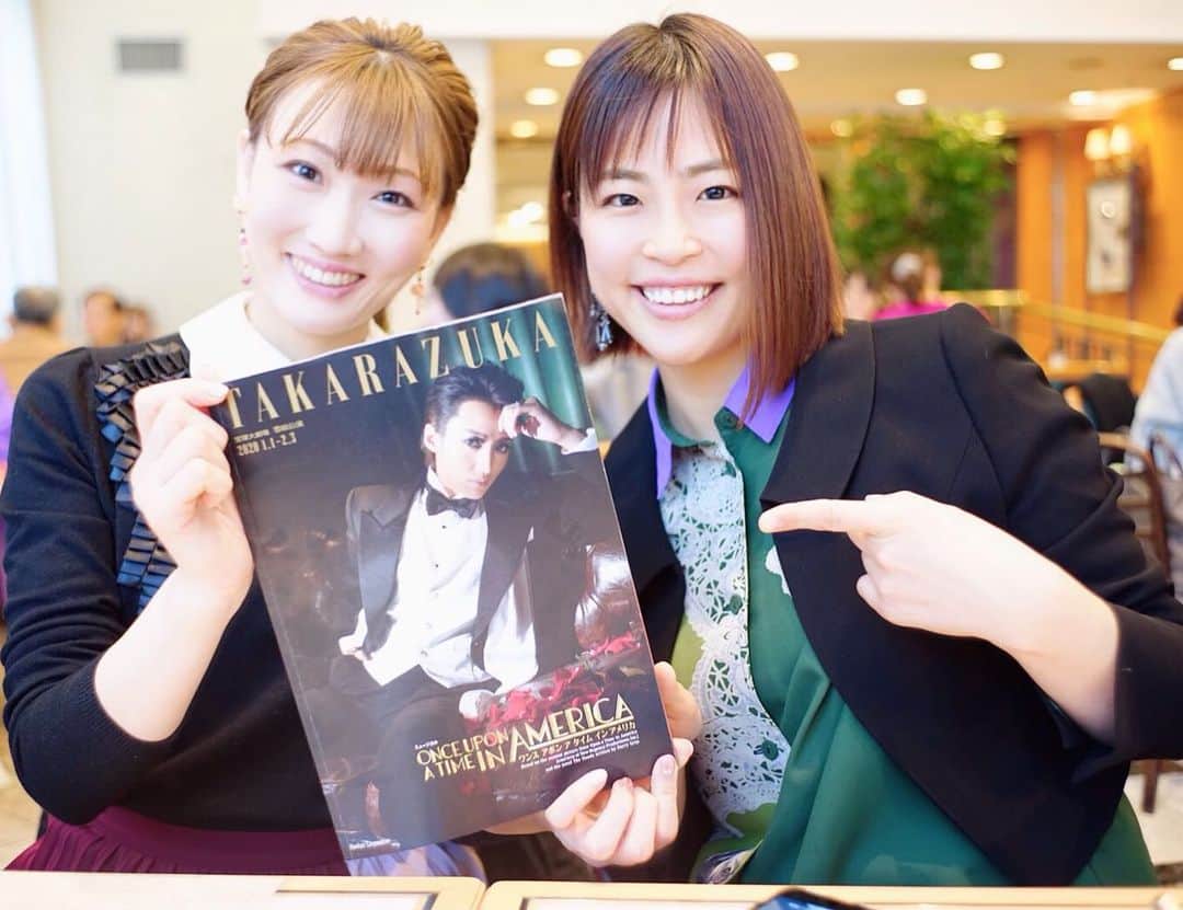 亜聖樹のインスタグラム：「わーい！雪組観た〜〜〜♩♩♩ #咲がカッコよかった ！ #咲がカッコよかった ！！ #咲がカッコよかった！！！ 大事な事だから３回くらい！！！！ #彩風咲奈  #93期」