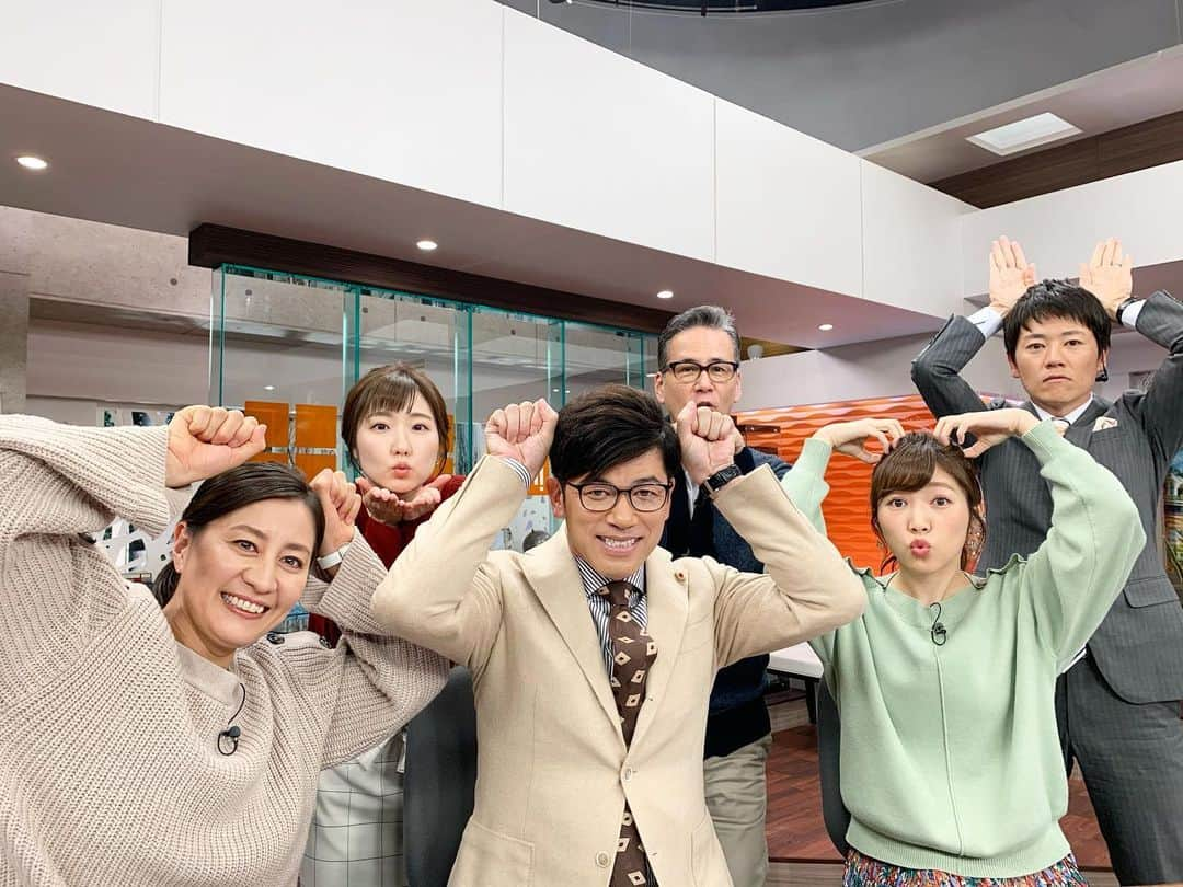 北海道放送「今日ドキッ!」さんのインスタグラム写真 - (北海道放送「今日ドキッ!」Instagram)「今更ながら、子年ポーズでチュ〜🐭 本日のコメンテーター #ソチ五輪  #スノーボード #銀メダリスト #竹内智香 さん #ほな教えたるで #建山義紀 さん #堀アナ顔怖い」1月13日 21時02分 - hbc_kyodoki