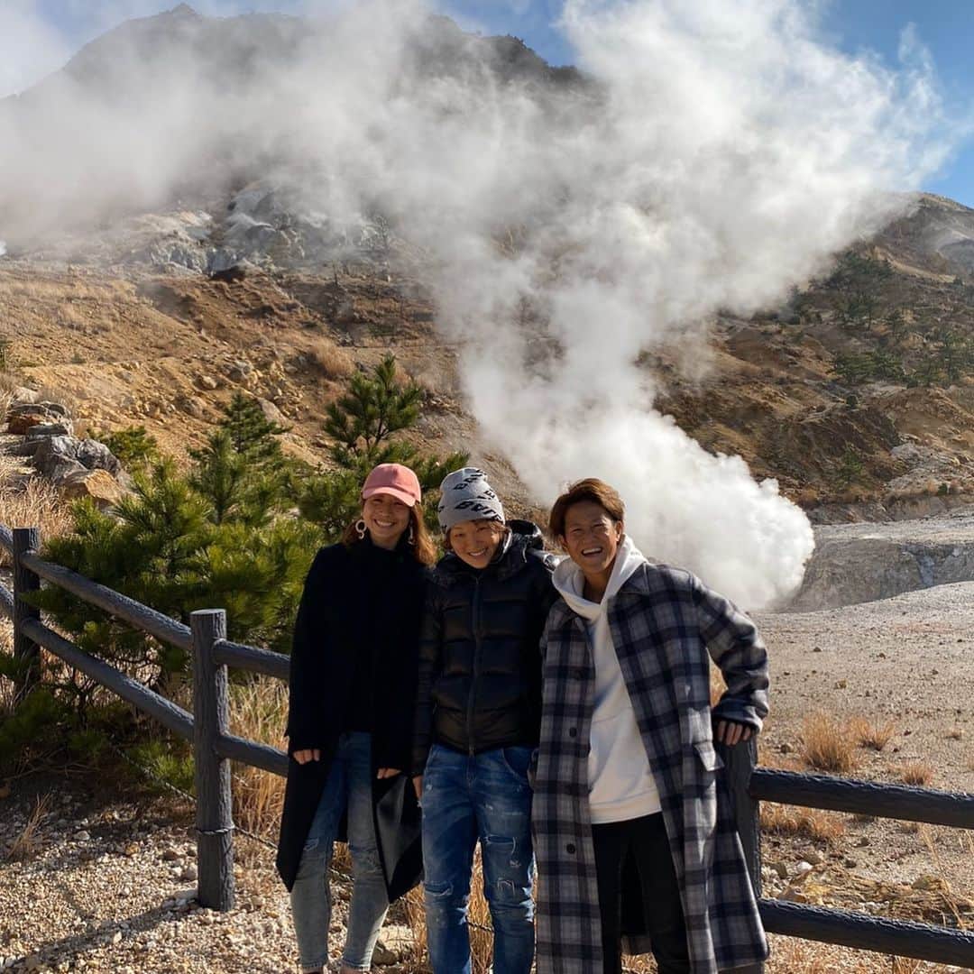 鮫島彩のインスタグラム：「・ ・ 毎年恒例、別府のたび♨️ ・ ・ ・ メディカルチェックにトークイベント。 ・ ・ 別府名物に舌鼓を打ち ・ ・ 美肌効果のある温泉にもふやけるほど貪欲に浸かってきました。 ・ ・ 別府大好き。 ・ ・ おすすめです🥰 ・ ・ #別府 #西別府病院 #メディカルチェック #トークイベント #旅亭松葉屋 #お世話になりました」