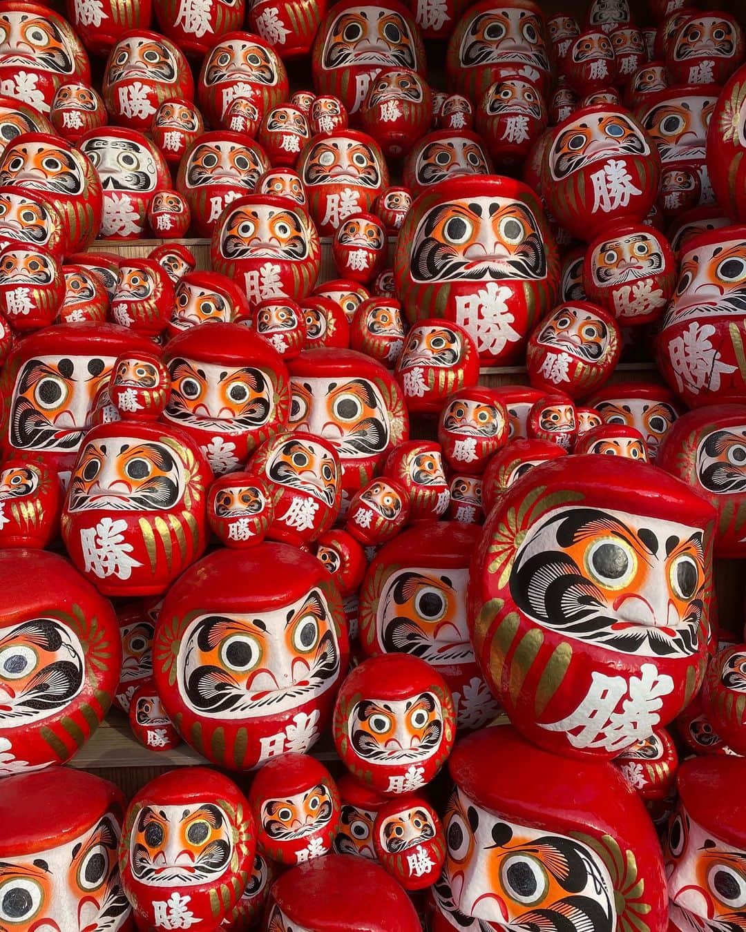 Koichiのインスタグラム：「| Hundred eyes 👀👀👀👀👀 . #WonderJapan #達磨 #Daruma #🖤 . #ShotOniPhone #ShotOn_TG Attachment lens by @tokyo_grapher 1st #TG_Wide 2nd #TG_Tele 3rd #TG_Fish .」