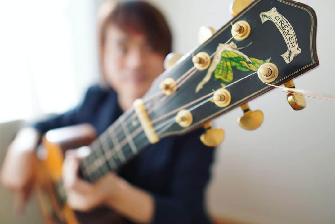 近藤薫のインスタグラム：「#Guitar #Greven #Acoustic #whitelady」