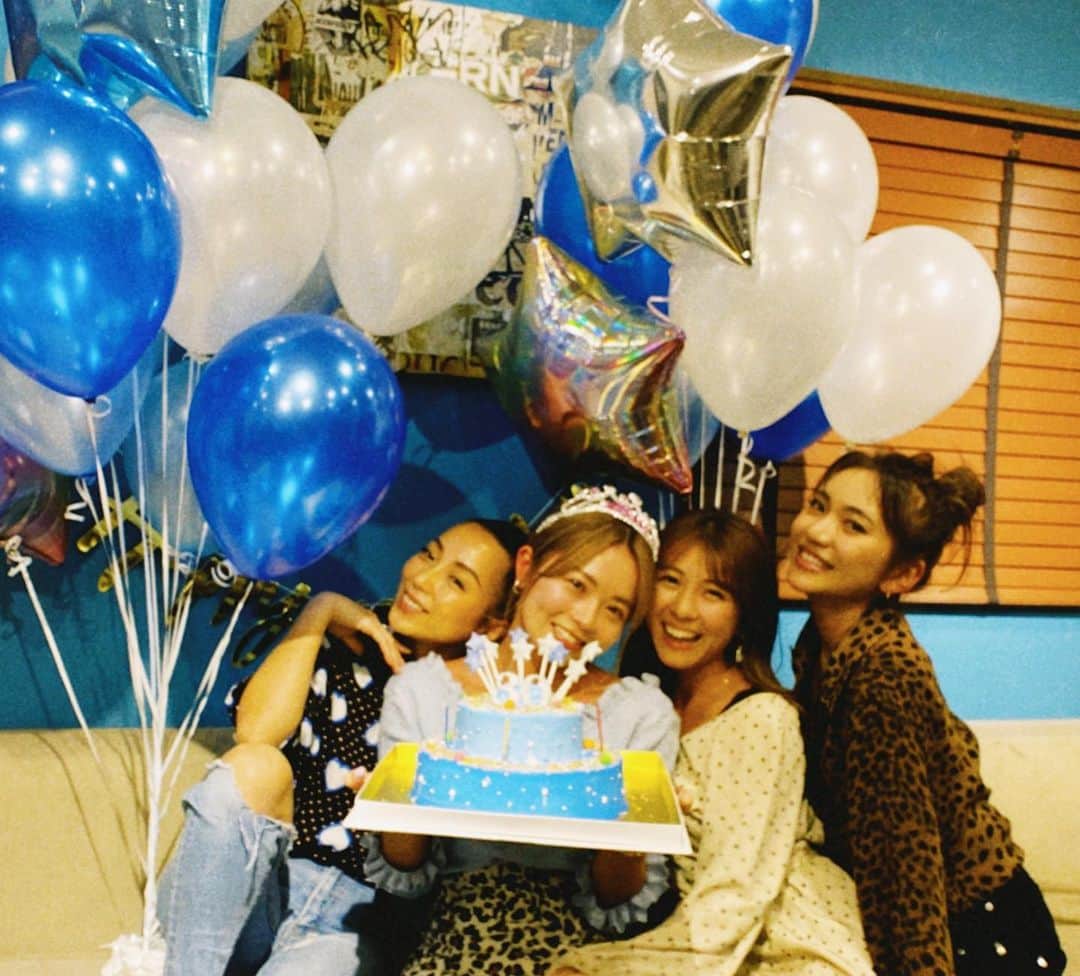 佐々木彩乃さんのインスタグラム写真 - (佐々木彩乃Instagram)「だいすき　@techitechiaya の誕生日💙 どんどん30代になってくね、これからも沢山あそぼ❤️ #happybirthday #bdp #birthday」1月13日 21時30分 - ayano__sasaki